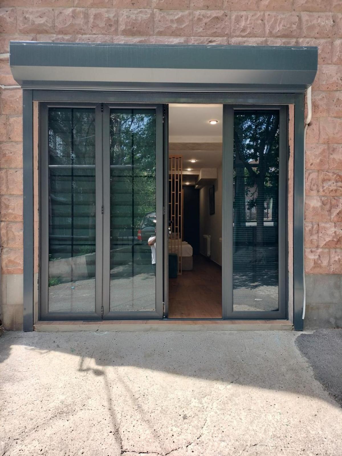 Aygestan Plaza Aparthotel Erevan Exterior foto