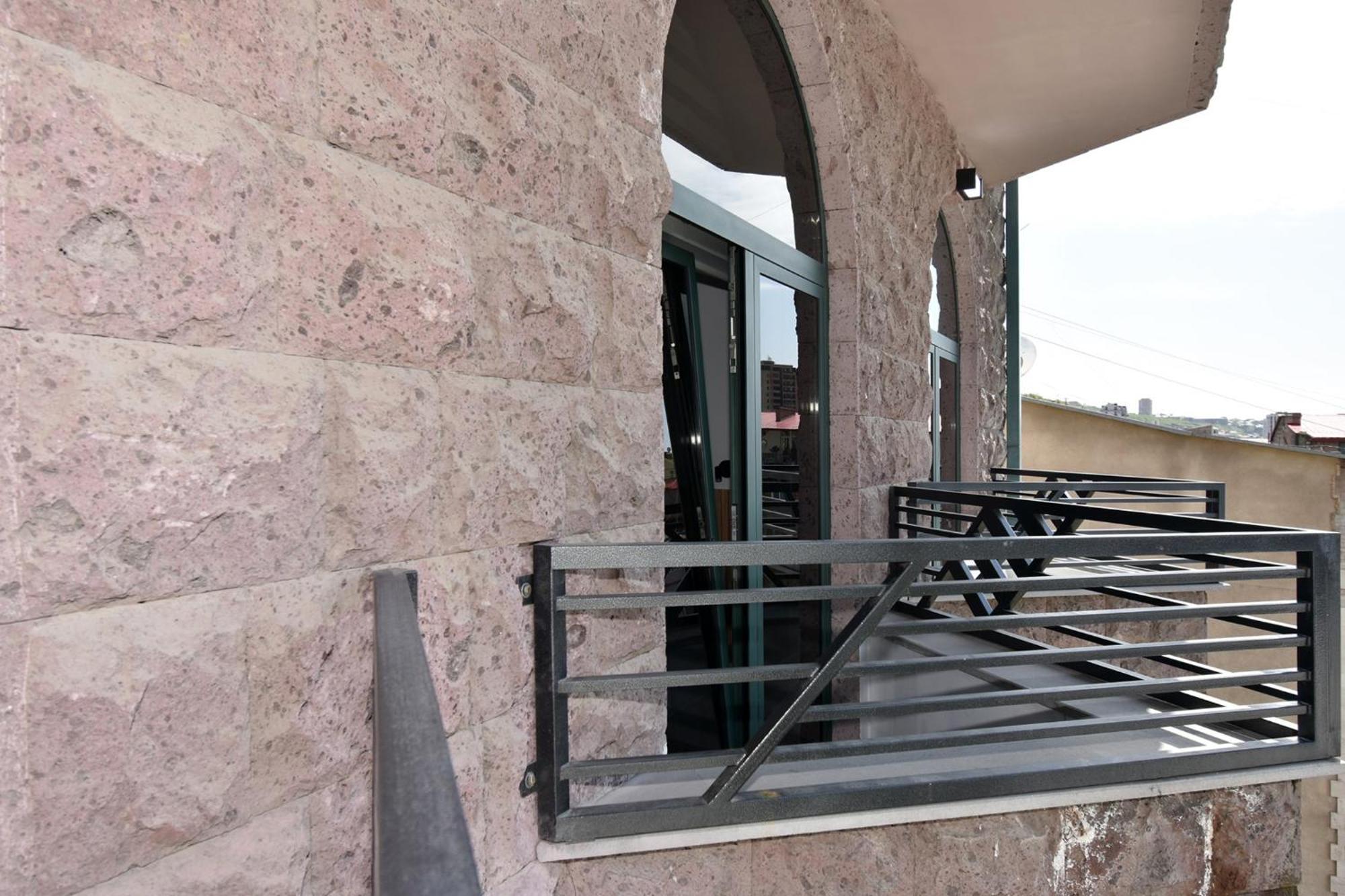 Aygestan Plaza Aparthotel Erevan Exterior foto