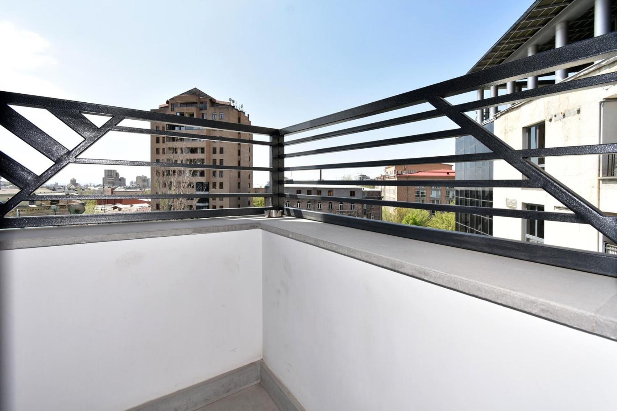 Aygestan Plaza Aparthotel Erevan Exterior foto