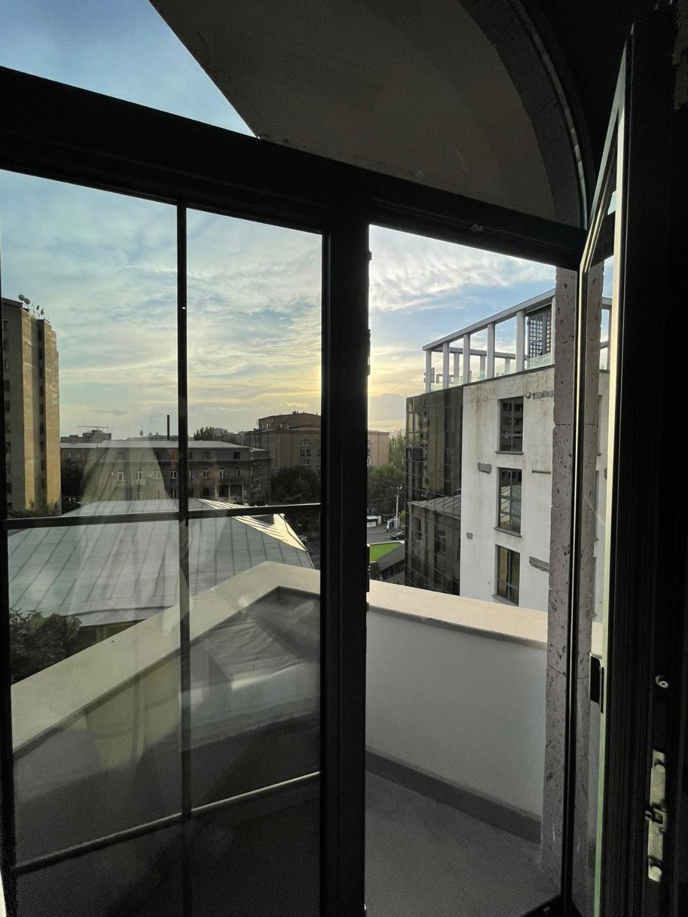 Aygestan Plaza Aparthotel Erevan Exterior foto