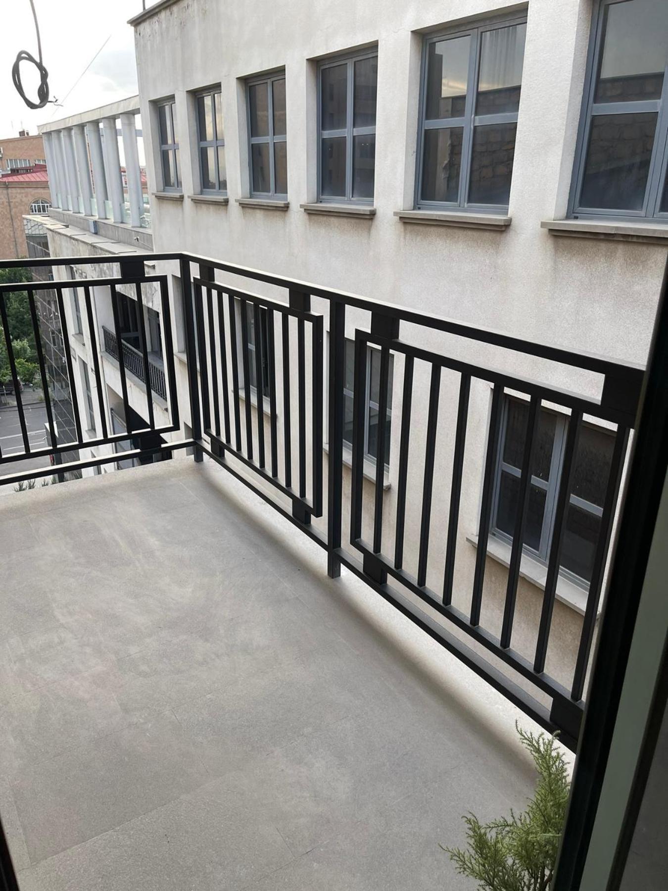 Aygestan Plaza Aparthotel Erevan Exterior foto